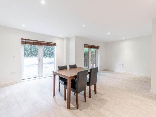 Apartment for rent in Stanmore Place, Greater London