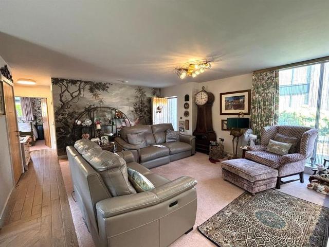 Apartment for rent in Littlecote, West Sussex