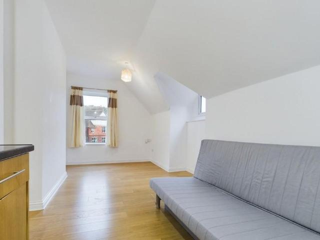 Room for rent in Clarendon, Ash