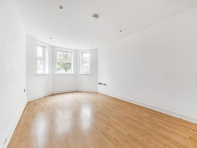 Apartment for rent in Heol-las, Surrey