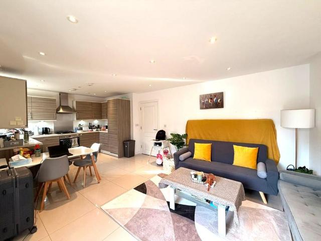 Apartment for rent in London Borough of Sutton, Greater London
