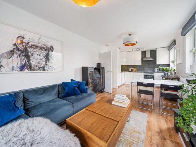 Apartment for rent in Stockwell Park, Greater London