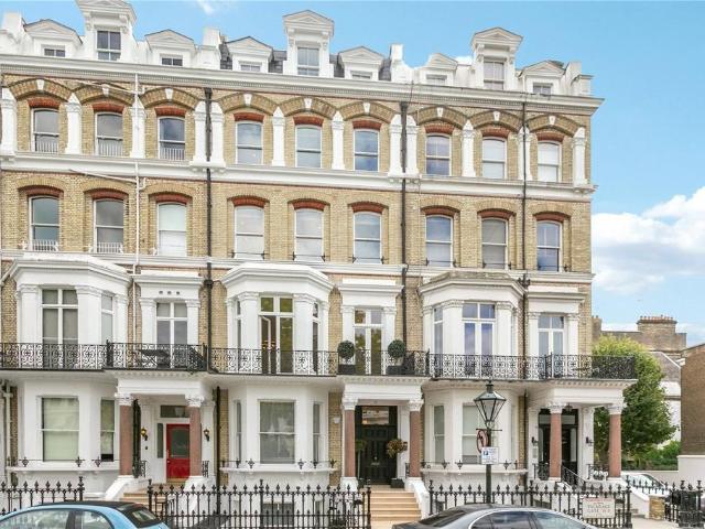 Flat for rent in Kensington, Greater London