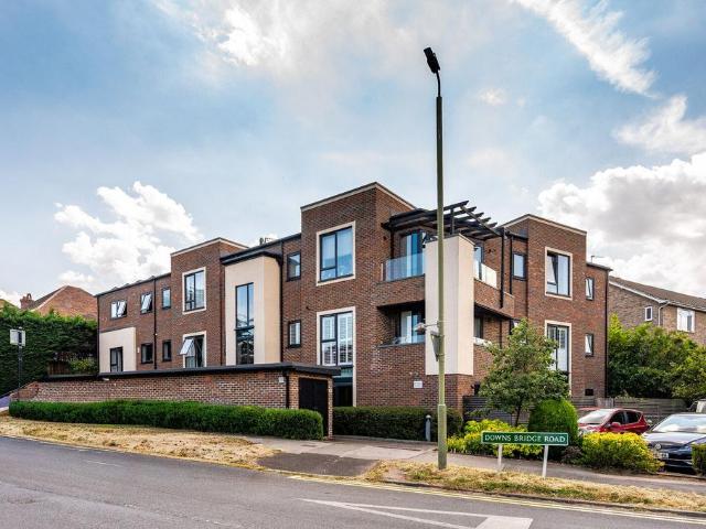 Flat for rent in Shortlands, Greater London