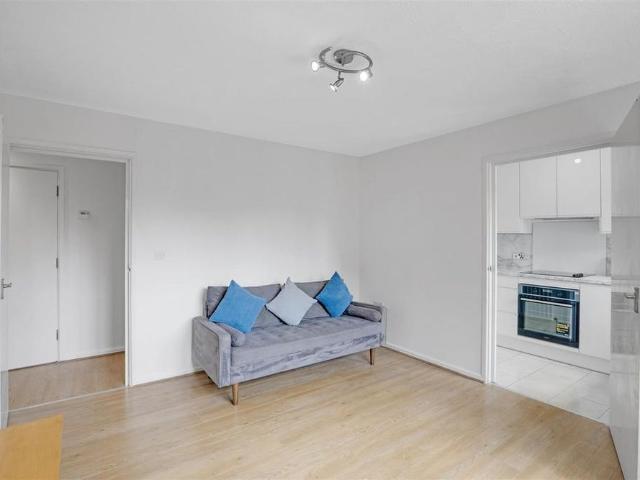Apartment for rent in London Borough of Newham, Greater London