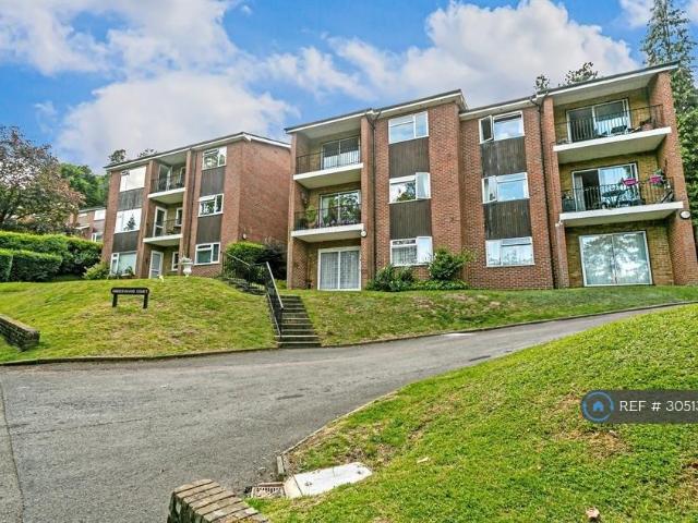 Flat for rent in Caterham Valley, Tandridge
