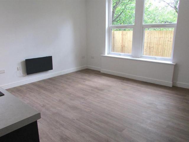 Apartment for rent in Lindley, West Yorkshire