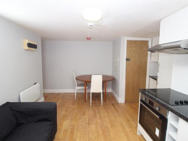 Apartment for rent in Plasnewydd, Falcon Lodge