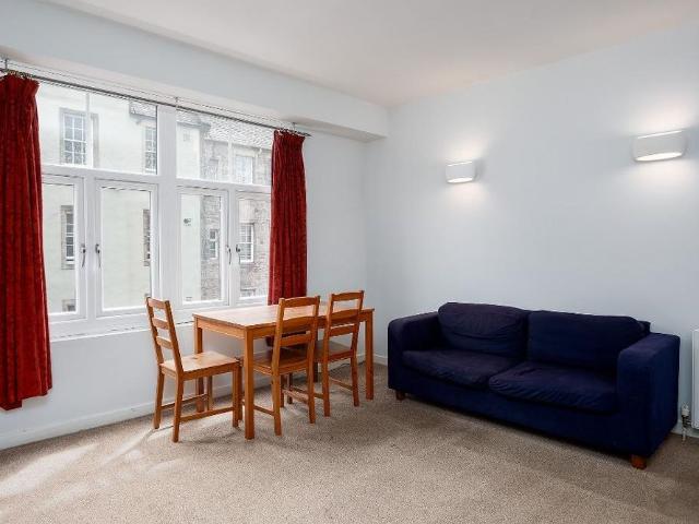 Apartment for rent in Canongate, Old Town