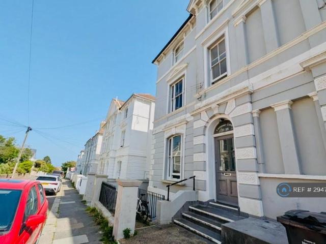 Flat for rent in West Marina, Guestling Green
