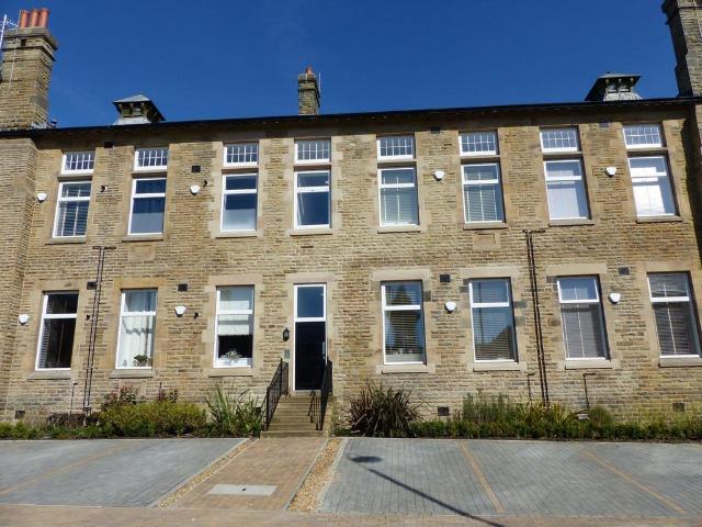 Flat for rent in Tranmere Park, West Yorkshire