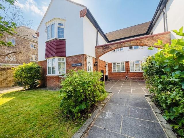 Flat for rent in Carshalton Beeches, Greater London