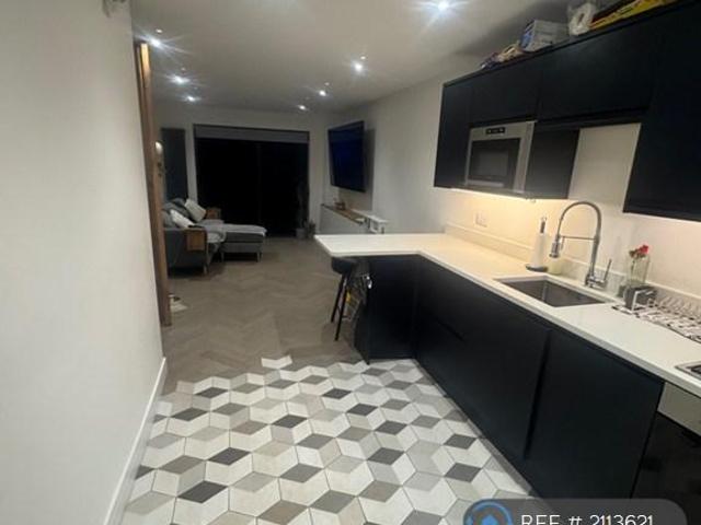 Flat for rent in Sunbury, Surrey