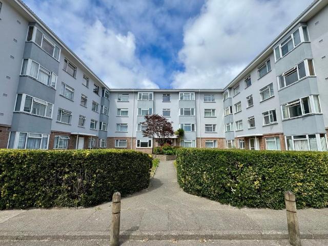 Flat for rent in St Helier, Greater London