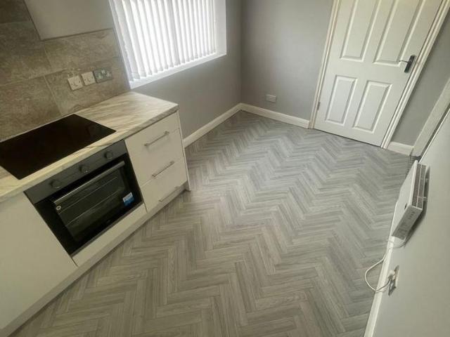 Apartment for rent in Wardle, Burnedge