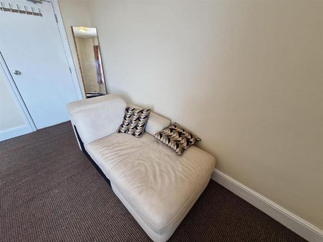 Apartment for rent in Nangreaves, Wales