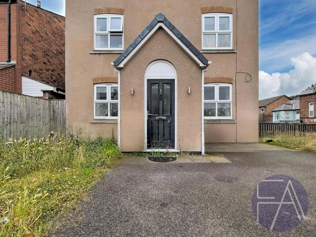 Flat for rent in High Park, Southport