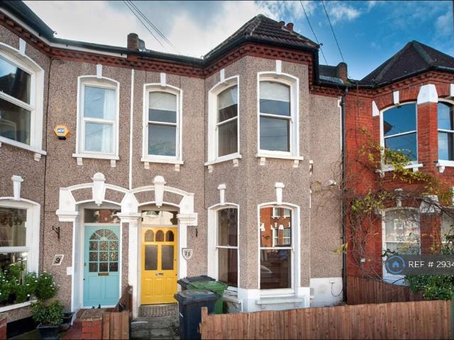 Flat for rent in London Borough of Lewisham, Greater London