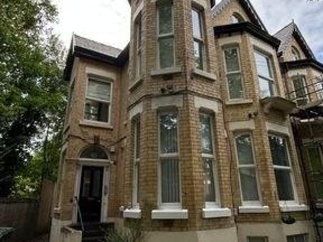 Flat for rent in Calderstones