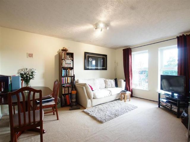 Apartment for rent in Sydenham, Green Close