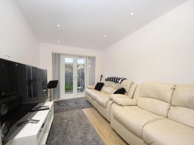 Flat for rent in London Borough of Hounslow, Greater London