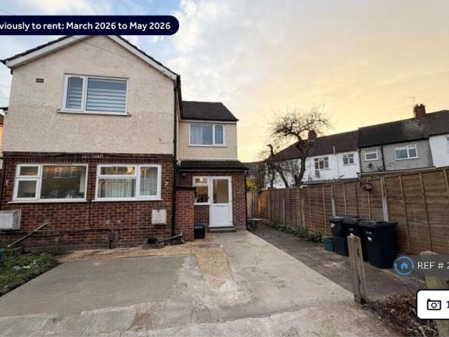 Flat for rent in Newbury Park, Greater London