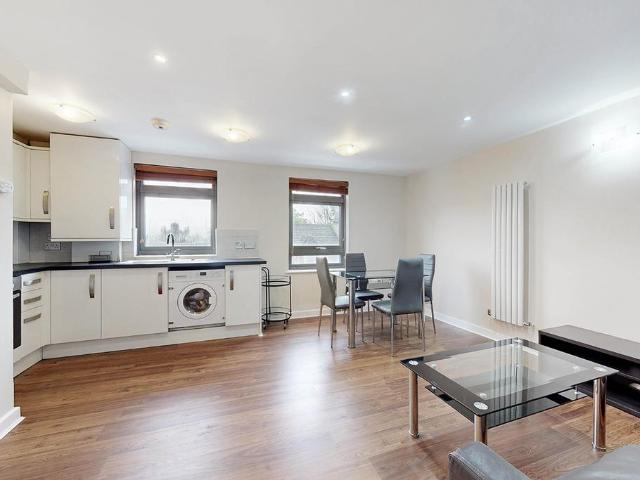 Flat for rent in Seven Kings, Greater London