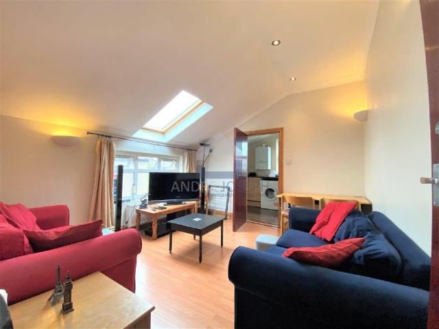 Apartment for rent in Furzedown, Greater London