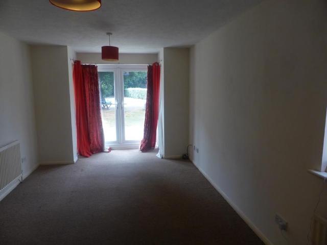 Apartment for rent in Row Town, Surrey
