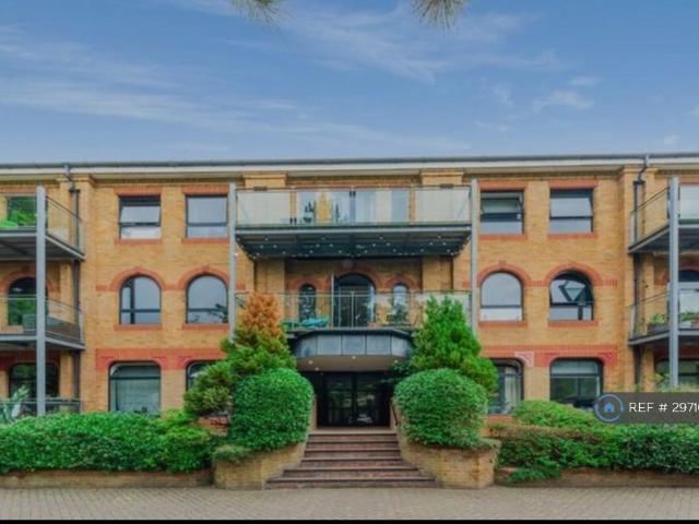 Flat for rent in Southfields, Greater London