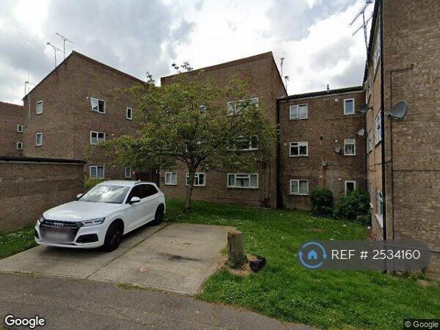 Flat for rent in Laindon, Essex