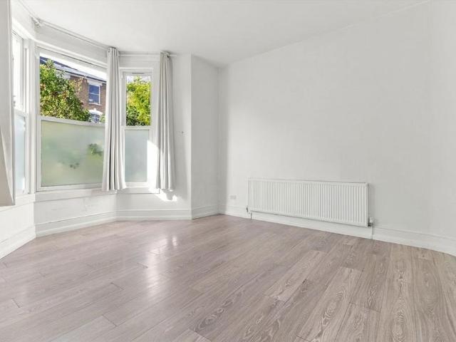 Apartment for rent in Brownswood Park, Greater London