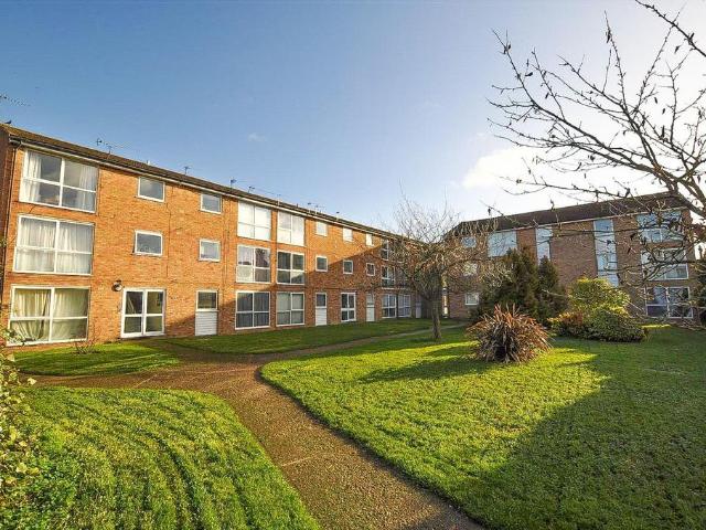 Flat for rent in Five Acres, Hertfordshire
