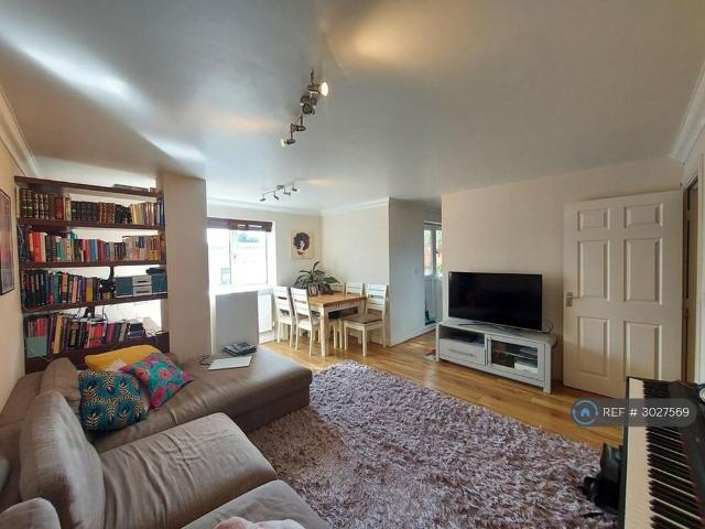 Apartment for rent in North End, Greater London