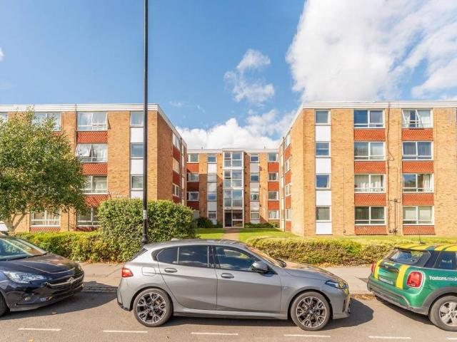 Flat for rent in London Borough of Croydon, Addiscombe