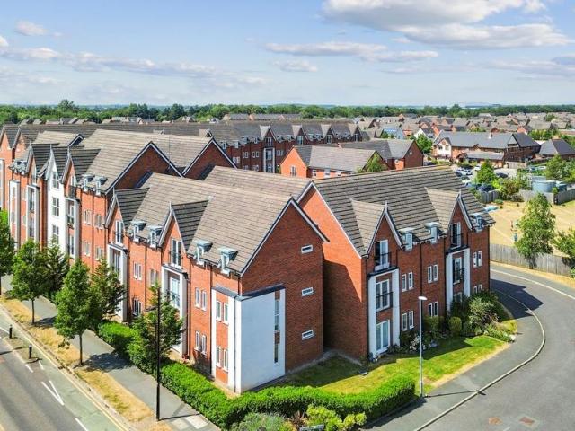 Flat for rent in Chapelford, Warrington