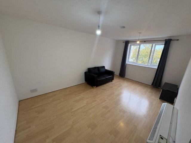 Apartment for rent in Thames View, Greater London
