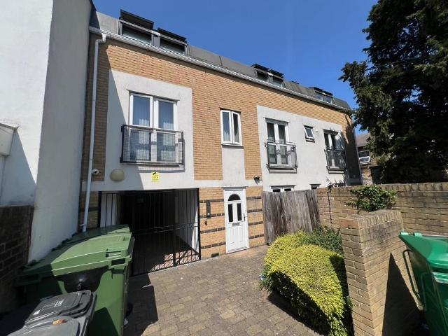Flat for rent in London Borough of Croydon, Selhurst