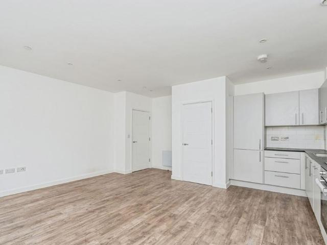 Apartment for rent in Heol-las, Surrey