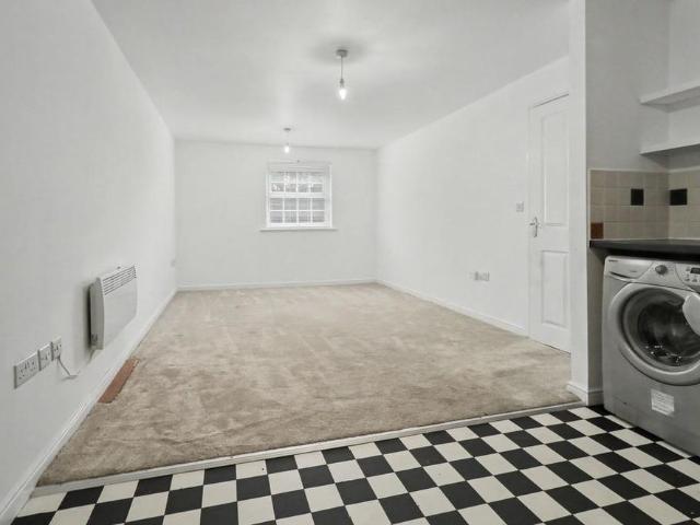 Apartment for rent in Lilford, Wigan
