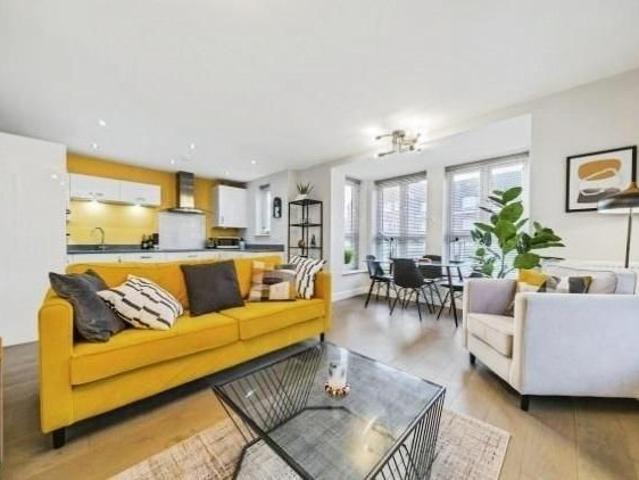 Apartment for rent in Emmbrook, Wokingham