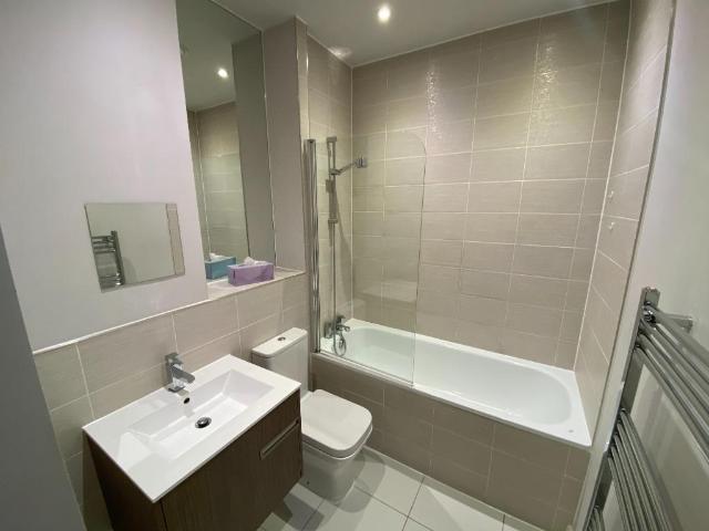 Flat for rent in Calderstones