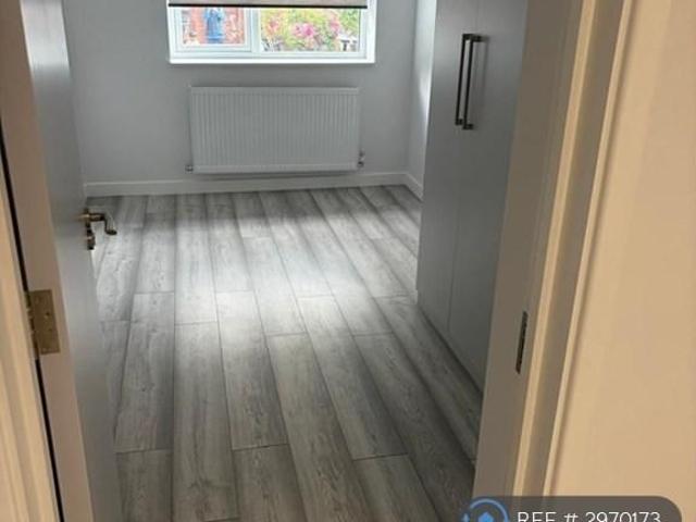 Apartment for rent in Little Stanmore, Greater London