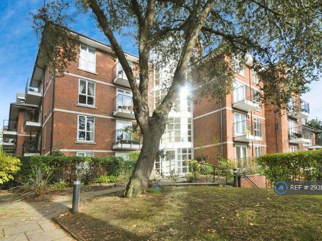Flat for rent in Widmore, Greater London