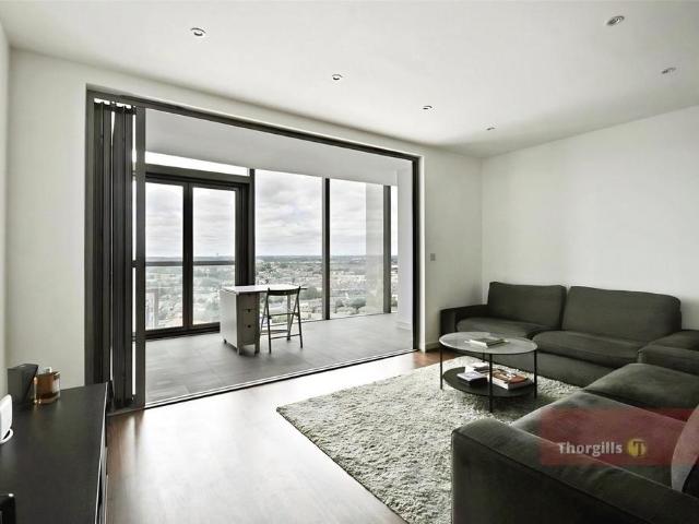 Flat for rent in London Borough of Hounslow, Greater London