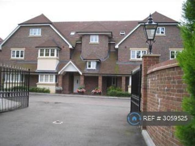 Flat for rent in Lower Kingswood, Reigate and Banstead