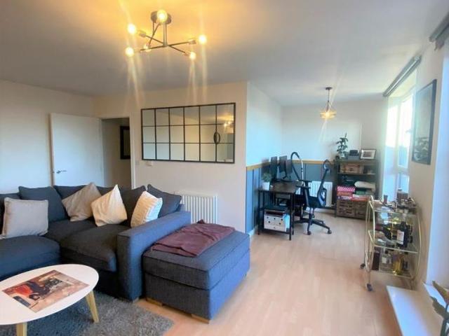 Apartment for rent in Burnt Oak, Greater London
