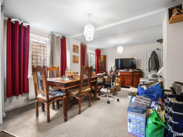 Apartment for rent in Stonecot, Greater London