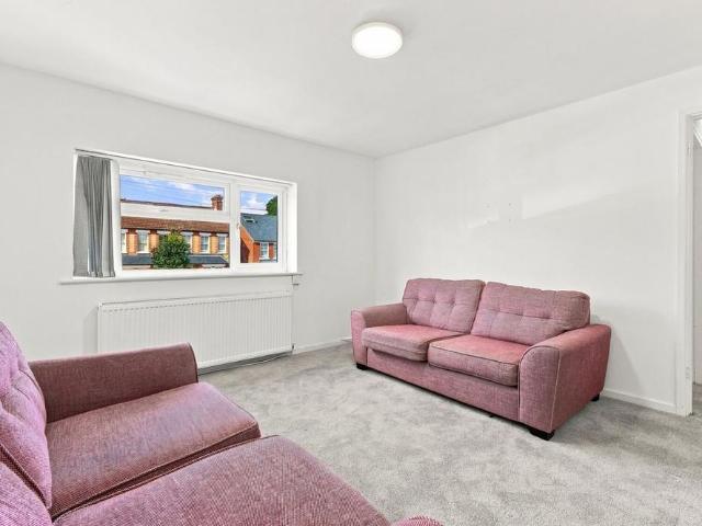 Apartment for rent in Pilgrims' Hatch, Navestock Side