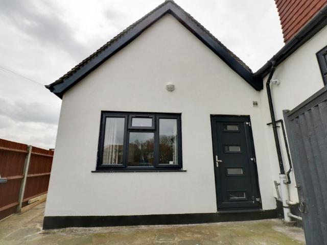 Flat for rent in Petts Wood, Isle Of Man